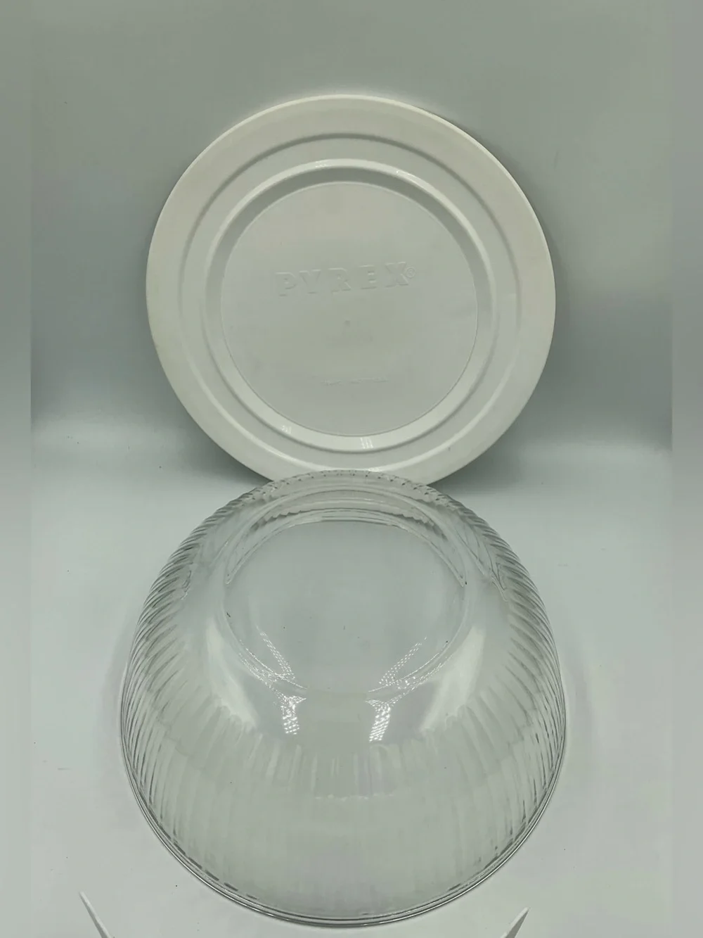 Pyrex Portables 7404-PC 4.5qt Round Fluted Bowl W/Divider Dip Bowl W/O The Bag